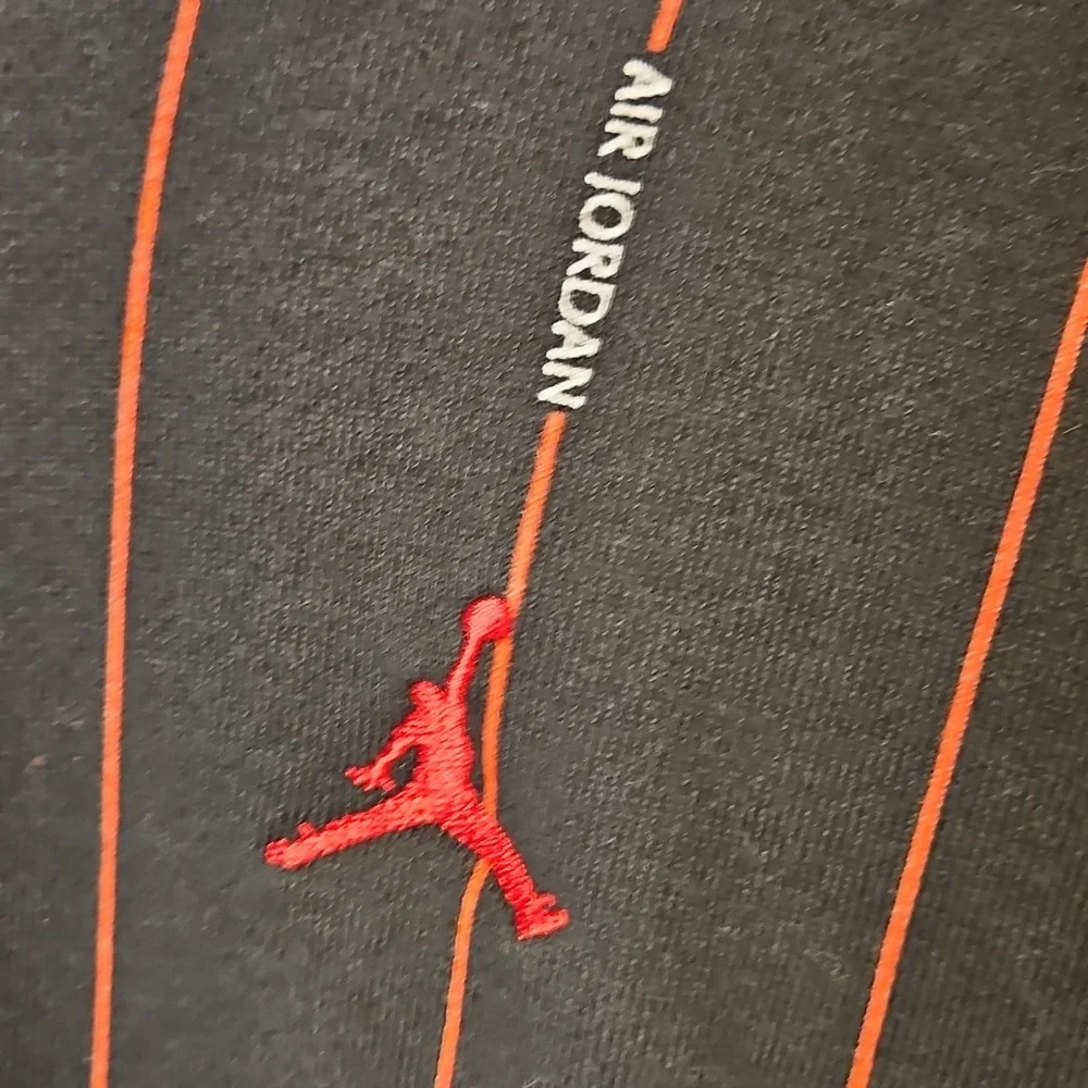 Air Jordan Black & Red Thick Striped Cropped Crew Neck Sweatshirt Sz.L - Picture 2 of 8